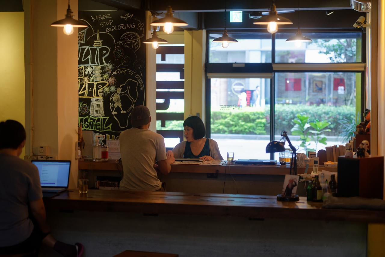 Flip Flop Hostel - Main Station Taipei Eksteriør billede