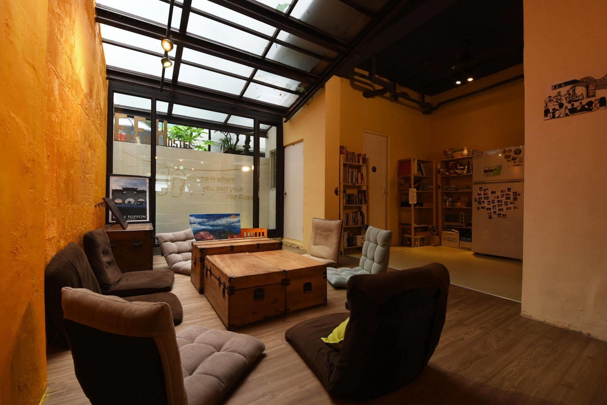Flip Flop Hostel - Main Station Taipei Eksteriør billede